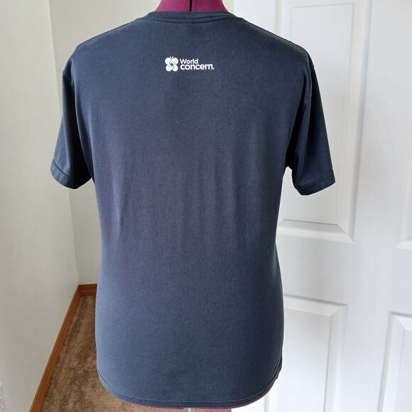 SOS 5K Black T-shirt Large ? World Concern seek out & stop trafficking marathon - Picture 3 of 10